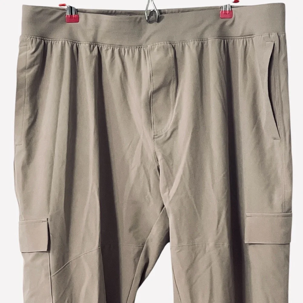 Under Armour UA Mens Stretch Woven Cargo Pants Men’s S 1380358-236 Beige Sz 2XL